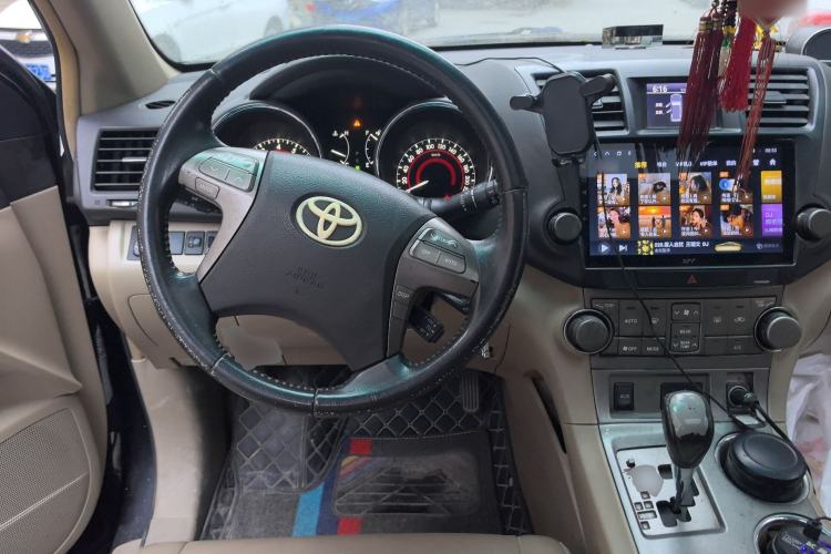 Used Toyota Highlander 2009 2.7L Two-Wheel Drive 7-Seater Luxury Edition
