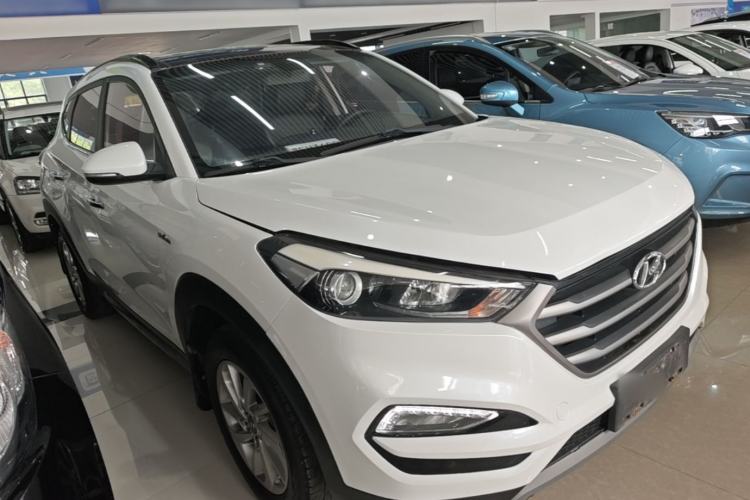 Used Hyundai Tucson 2015 1.6T Dual-Clutch Two-Wheel-Drive Smart Model Front Right 45 Deg