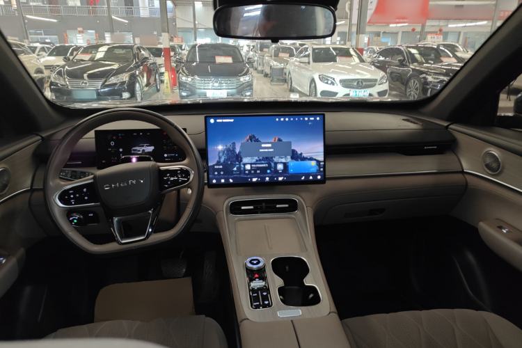 Used Chery Tiggo 8 PLUS 2025 290TGDI DCT Prestige 5-Seater
