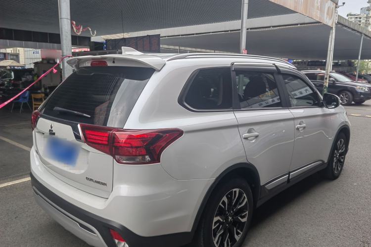 Used Mitsubishi Outlander 2020 2.0L Two-Wheel Drive Enjoyment Version 5 Seats Exterior 4