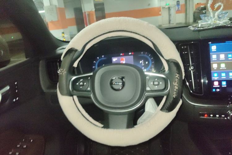 Used Volvo XC60 2024 B5 4x4 Smart Luxury Edition Steering Wheel