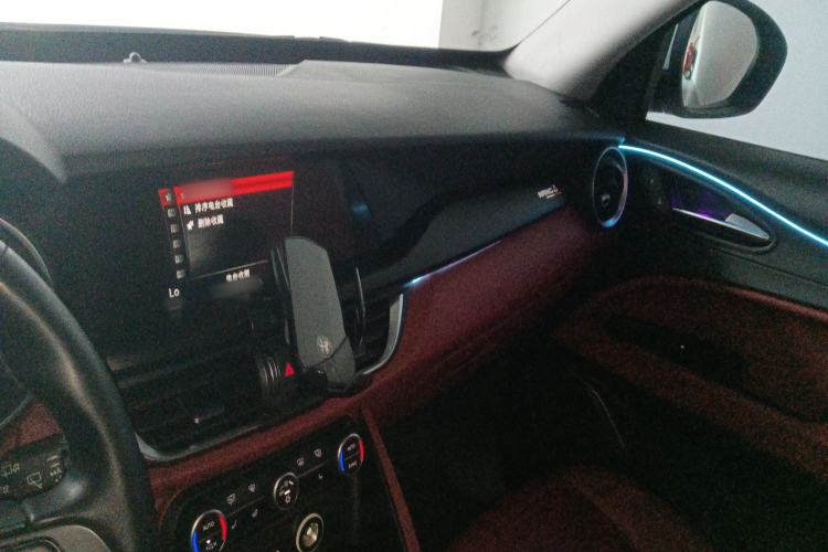 Used Alfa Romeo Stelvio 2017 2.0T 200HP Elite Edition Center Console