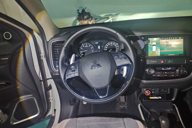 Used Mitsubishi Outlander 2020 2.4L 4x4 Zhi Xiang Edition 5 Seats