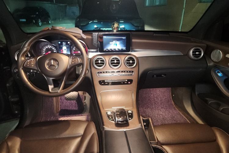 Used Mercedes-Benz GLC 2019 GLC 300 L 4MATIC Dynamic Model Center Console