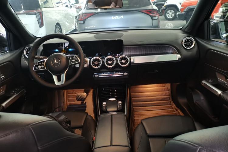 Used Mercedes-Benz GLB 2022 Updated GLB 200 Fashion Edition Center Console