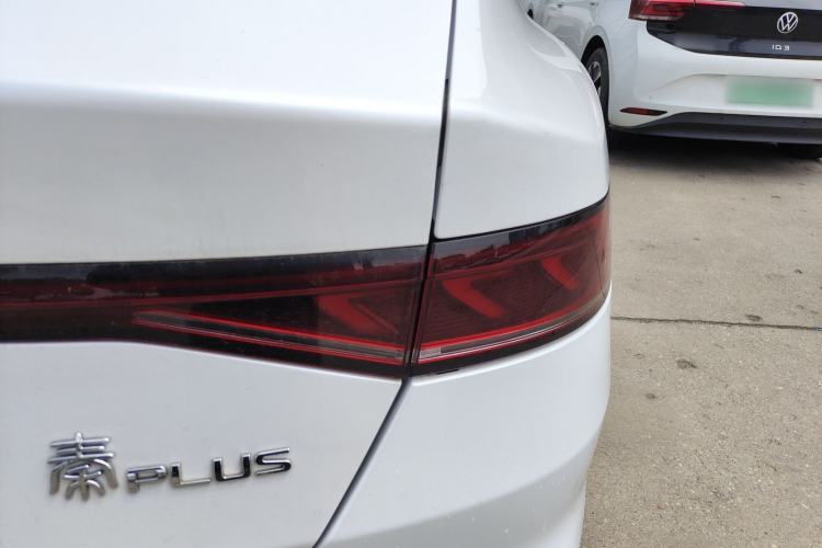 Used BYD Qin PLUS 2021 EV 500KM Premium Model Right Rear Taillight