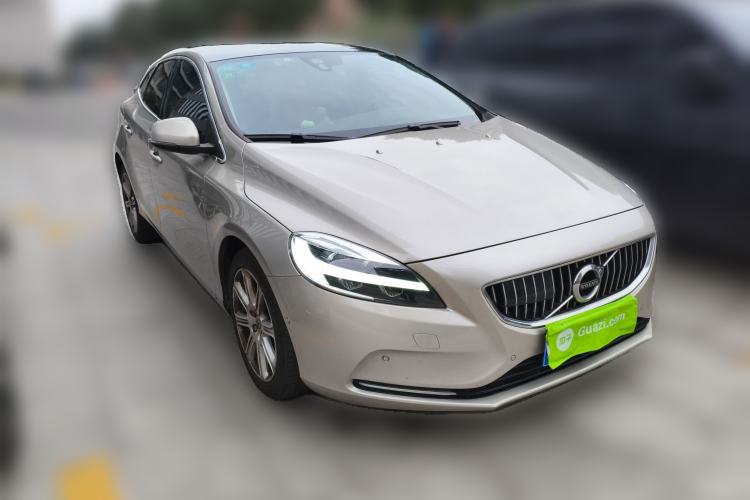 Used Volvo V40 2019 T3 Smart Luxury Edition