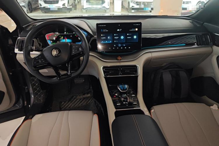 Used BYD Song PLUS New Energy 2021 DM-i 110KM Flagship Model Center Console