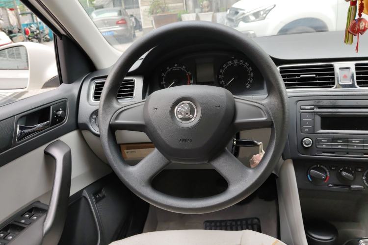 Used Skoda Rapid 2013 1.6L Automatic Smart Selection Model Steering Wheel