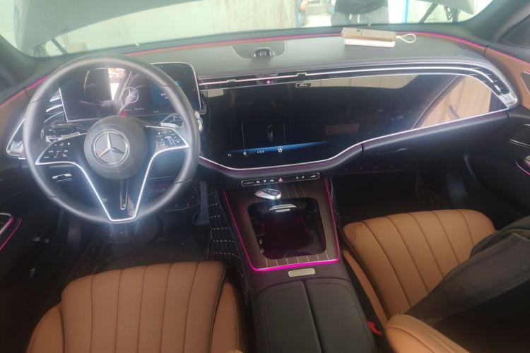 Used Mercedes-Benz E-Class New Energy 2024 E 350 e L Plug-in Hybrid Sedan Center Console