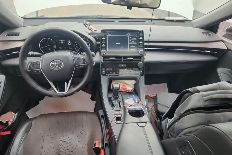 Used Toyota Avalon 2019 2.5L Touring Premium Version China VI Standard Center Console