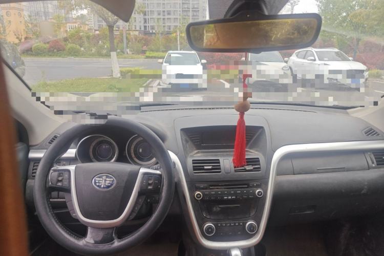 Used Bestune X80 2013 2.0L automatic comfort version Center Console