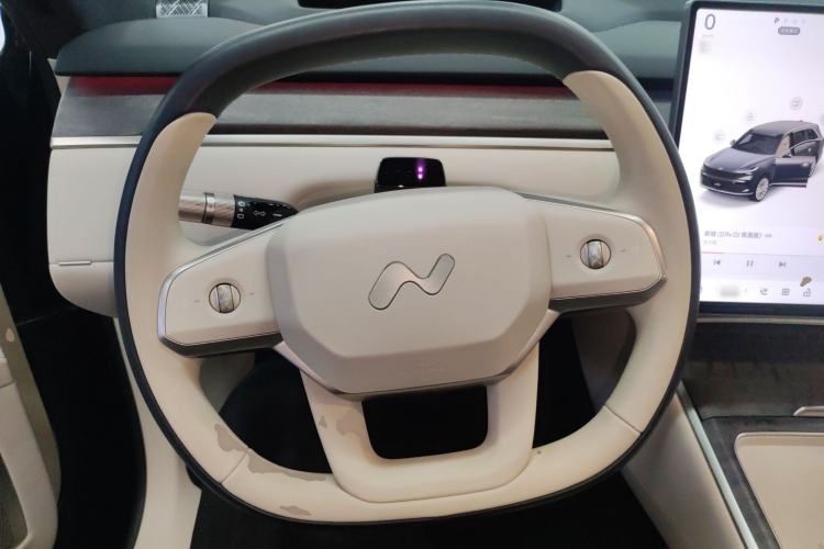 Used ONVO Luxeed L90 2025 Model—Ultra Six-Seater Version
