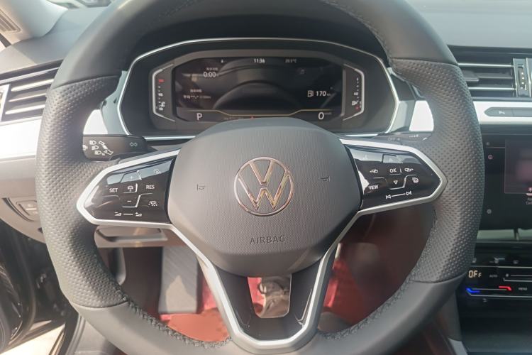 Used Volkswagen Magotan 2025 Revised Version Zhongxiang Edition 330TSI DSG Luxury Trim Steering Wheel