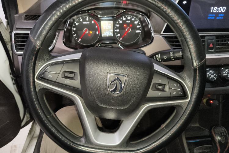 Used Baojun 310W 2017 1.5L Manual Fashion Model China V