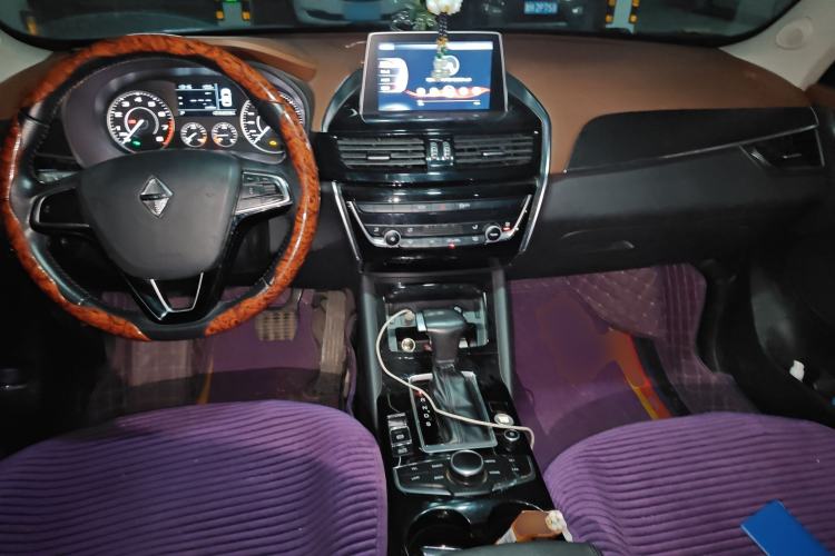 Used BORGWARD BX5 2017 20TGDI Automatic Two-Wheel Drive Pioneer Edition Center Console