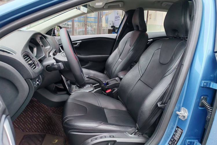 Used Volvo V40 2015 1.6T Zhiya Edition
