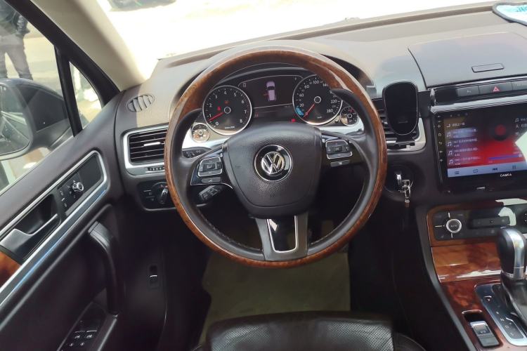Used Volkswagen Touareg 2011 3.0 TSI Comfort Version Steering Wheel
