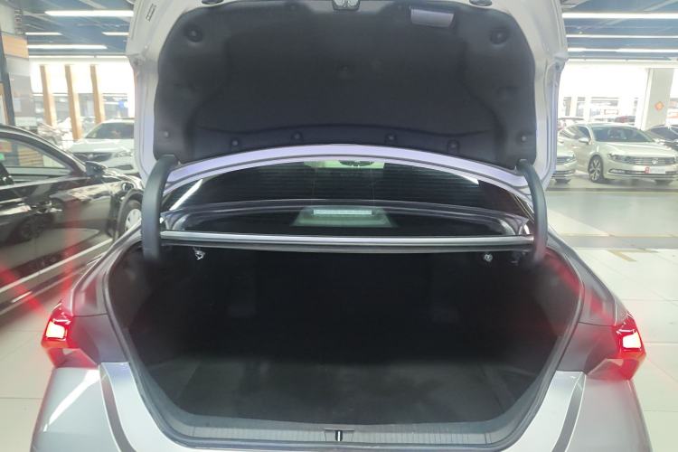 Used Toyota Avalon 2022 Dual-Engine 2.5L Luxury Edition Trunk