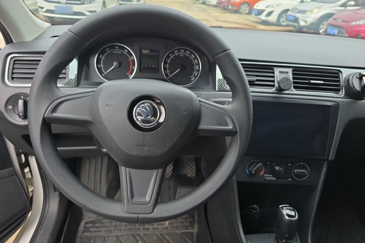 Used Skoda Rapid Spaceback 2016 Revised Version 1.6L Automatic Front-Drive Edition Steering Wheel