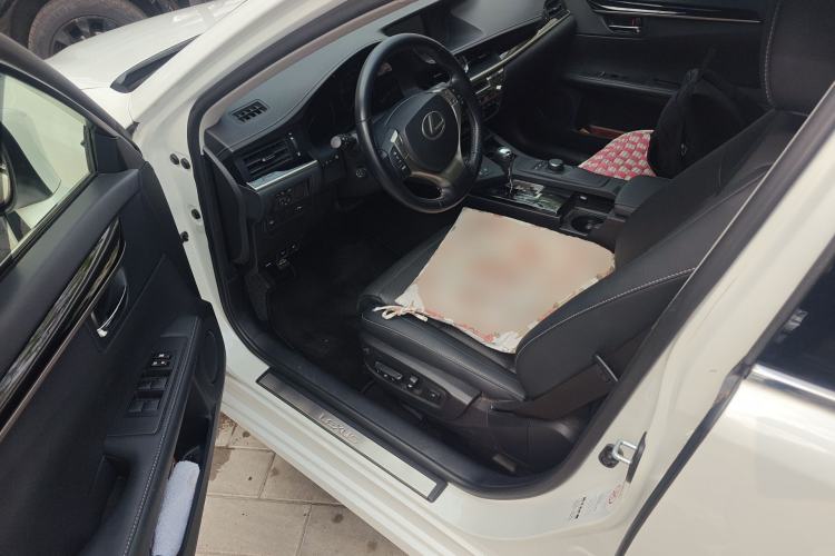 Used Lexus ES 2014 300h Elite Edition