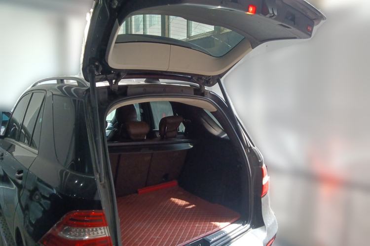 Used Mercedes-Benz M-Class 2014 ML 320 4MATIC Trunk