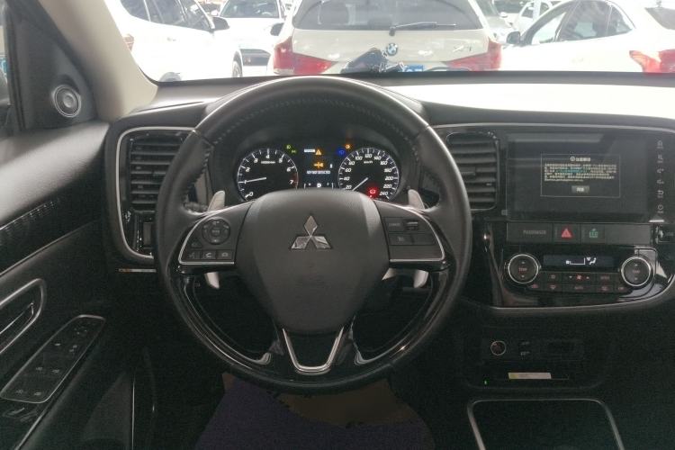 Used Mitsubishi Outlander 2020 2.4L 4x4 Zhi Xiang Edition 7-Seater Steering Wheel