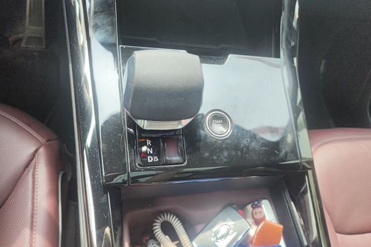 Used Land Rover Range Sport 2025 400 PS Dynamic SE Gear Lever