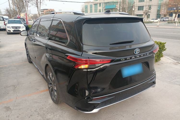 Used Toyota Granvia 2022 2.5L Hybrid Prestige Edition