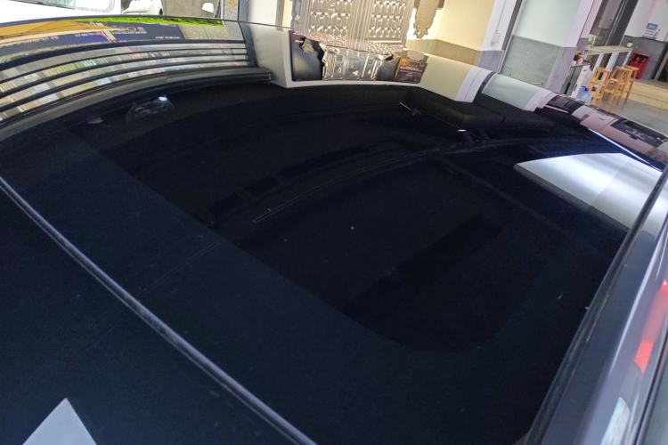 Used Tesla Model Y 2025 Rear-Wheel-Drive Version Roof