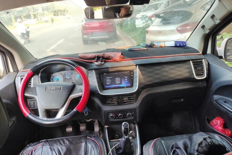 Used Jinbei Gold Hiace M Classic 2022 1.5L Travel Lion Passenger Van 6 Seats
