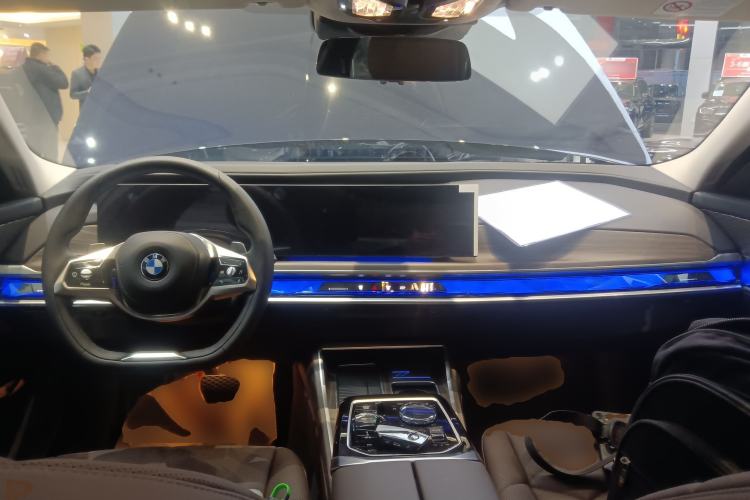 Used BMW 7 Series 2023 735Li Luxury Package
