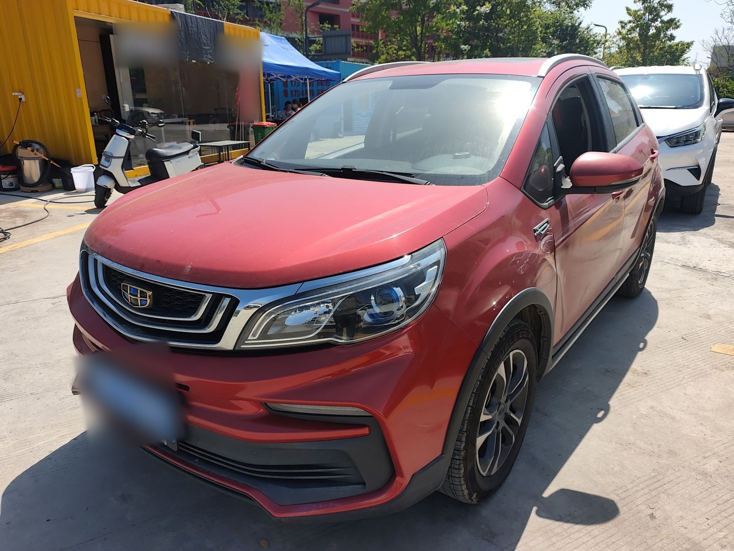 تحت مقدمة السيارة