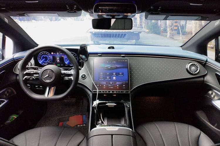 Used Mercedes-Benz EQE 2022 350 First Edition Special Version Center Console