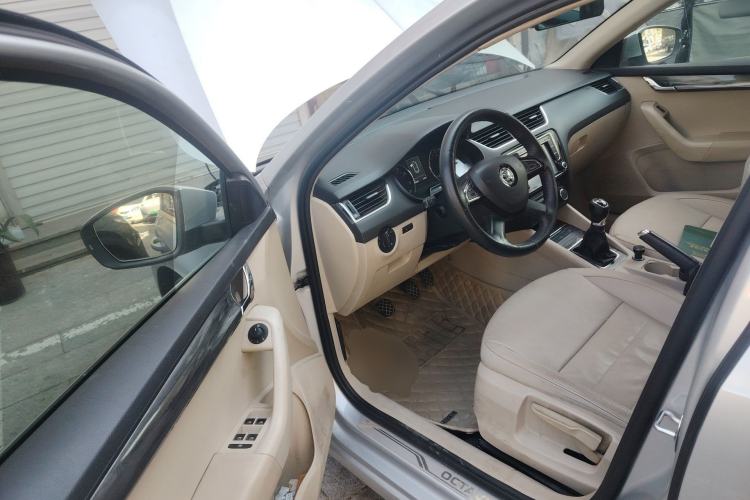 Used Skoda Octavia 2015 1.6L Manual Yijun Edition Driver Seat