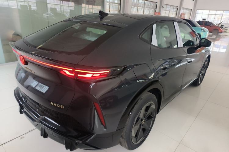 Used Volkswagen ID.UNYX 2025 Pure Model Rear Right 45 Deg