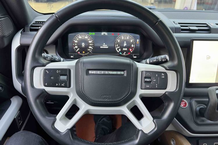 Used Land Rover Defender 2022 110 P400 X-DYNAMIC HSE Interior 2