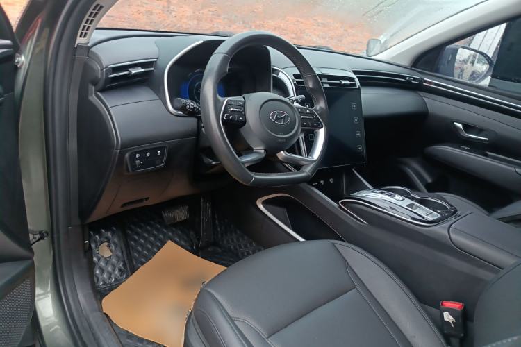 Used Hyundai Tucson 2023 Tucson L 1.5T Automatic Two-Wheel Drive GLX Elite Edition Center Console