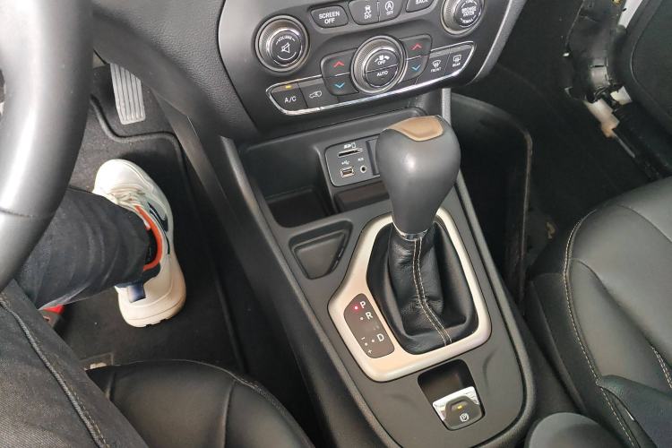 Used Jeep Cherokee 2016 2.4L Leading Edition