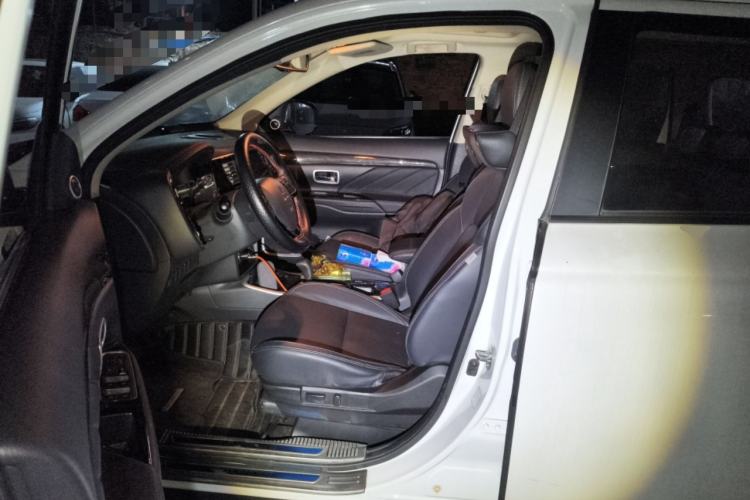 Used Mitsubishi Outlander 2019 2.0L Two-Wheel Drive Comfort Edition 7-Seater China VI Standard Left Front Seat