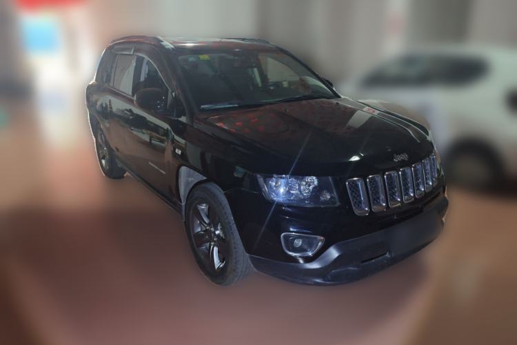 Used Jeep Compass 2014 2.4L Four-Wheel Drive Serpentine Collection Edition Front Right 45 Deg
