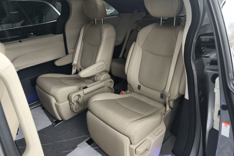 Used Toyota Granvia 2022 2.5L Hybrid Prestige Edition Left Rear Seat