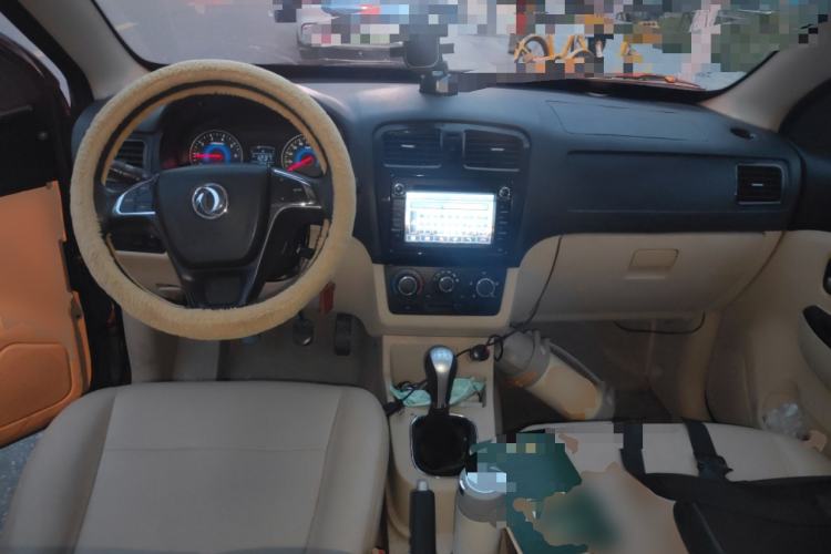 Used Dongfeng Fengon 370 2016 1.5L Manual Standard Edition SFG15-02 7 Seats Center Console