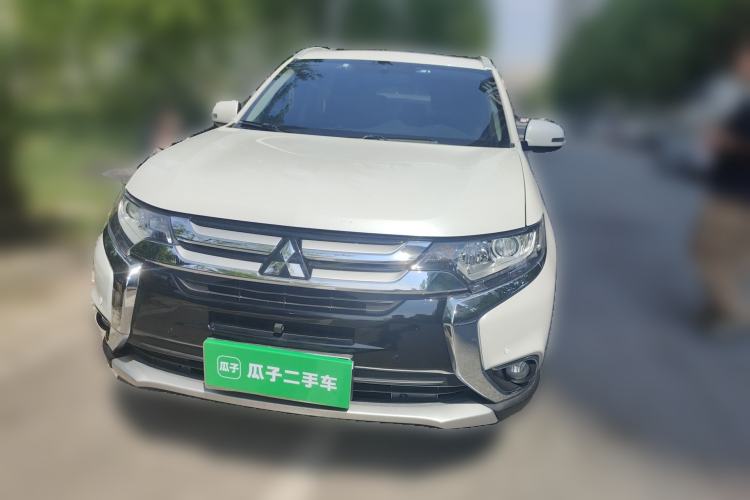 Used Mitsubishi Outlander 2017 2.0L Two-Wheel Drive Glory Edition 5 Seats Front