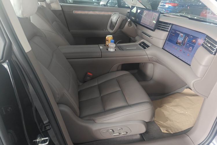 Used IM LS6 2026 Model Range-Extending 66 Max+ Right Front Seat