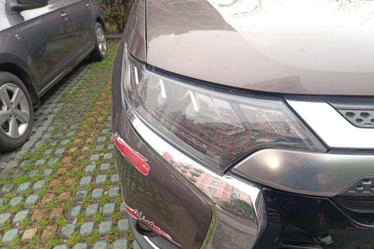 Used Mitsubishi Outlander 2019 2.4L 4x4 Zhi Xiang Edition 5 Seats China VI Standard Right Front Headlight