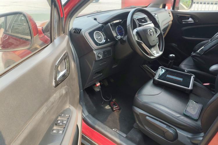 Used Brilliance V3 2016 1.5L Manual Elite Version Left Front Seat