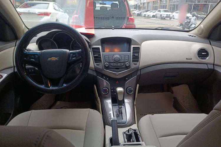 Used Chevrolet Cruze 2015 1.5L Classic SE AT Center Console