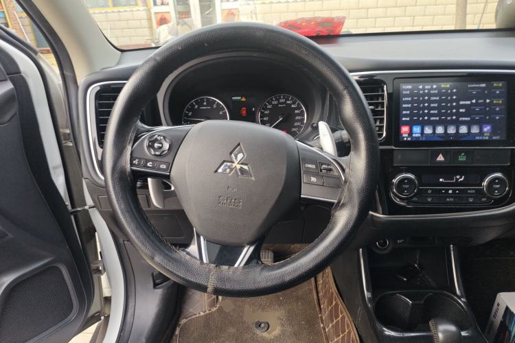 Used Mitsubishi Outlander 2016 2.4L 4x4 Luxury Edition 7-Seater