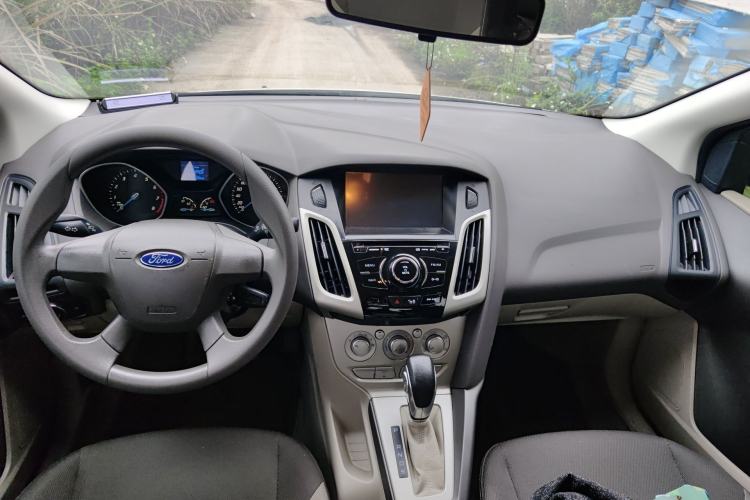 Used Ford Focus 2012 Sedan 1.6L Automatic Comfort Model Center Console